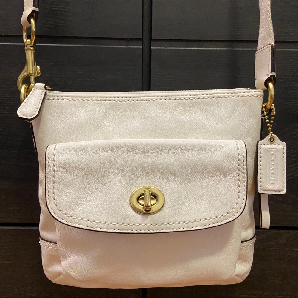 Coach Campbell Leather Swingpack | Offers welcome